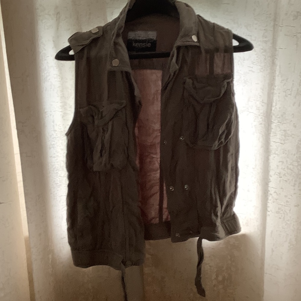 ⭐️Kensie women’s Olive Utility Vest with Front Pockets⭐️